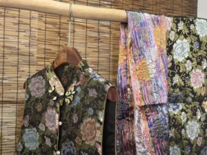 The Charm and Cultural Significance of Cloud Brocade Clothing