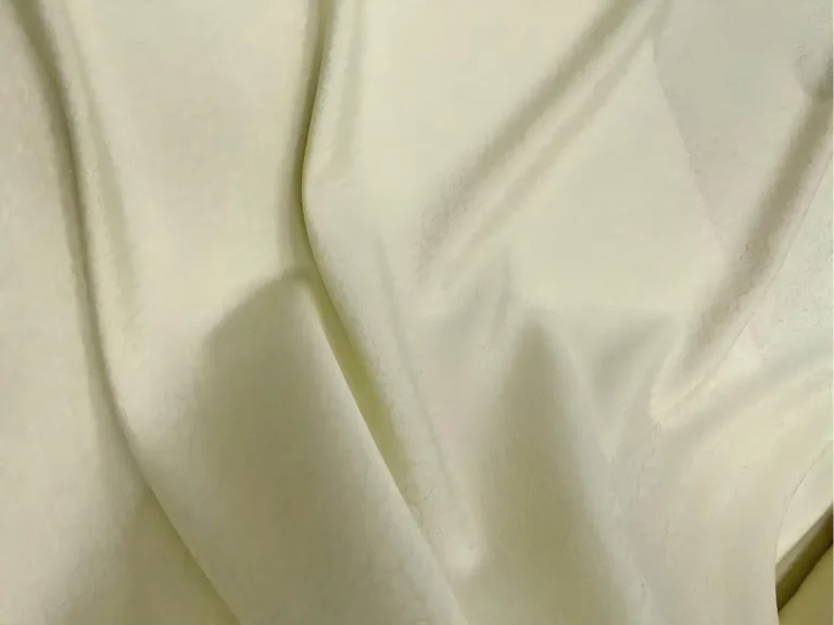 The comfortable experience of silk fabric.