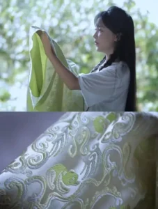 Li Ziqi is making Chinese Shu Brocade