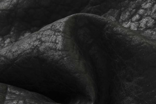 Crackle-patterned xiang yun sha silk straight-leg carrot pants detail 2