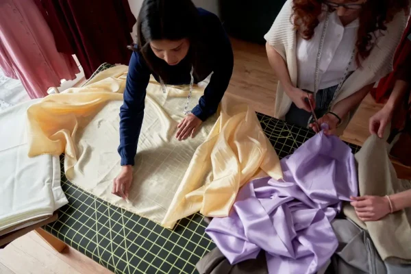 group-of-women-working-together-in-the-workshop